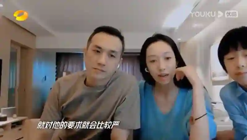 还记得黄觉的儿子小核桃吗，比爸爸还高了？