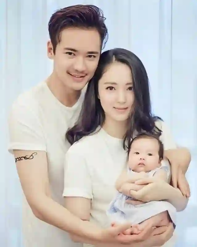 王琳新综艺，倪萍嘴歪眼斜，谢娜满脸凹坑好土，被再婚的董璇抢镜
