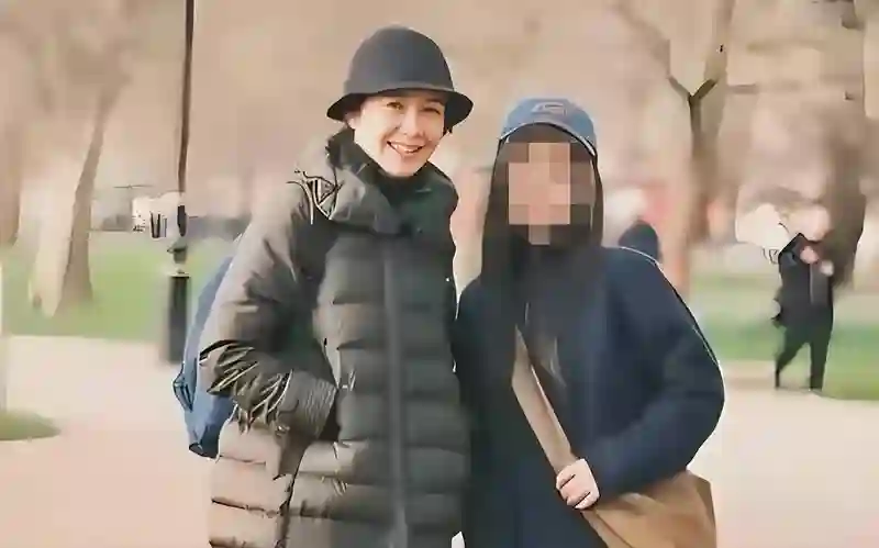 英国偶遇蒋雯丽，眼神衰败身材消瘦，曾经女神为何如此改变？