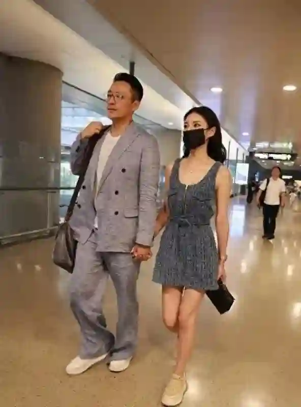 汪小菲夫妻回台北，马筱梅身上好多淤青，玥儿黏着后妈感情好