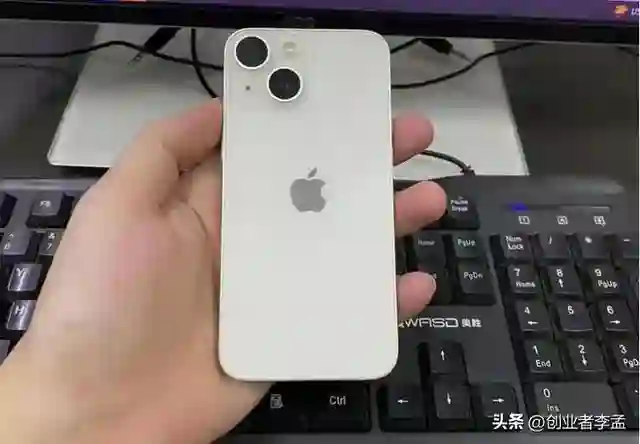为什么很多人为了给美国“交税”买苹果，也不愿意支持国产品牌？