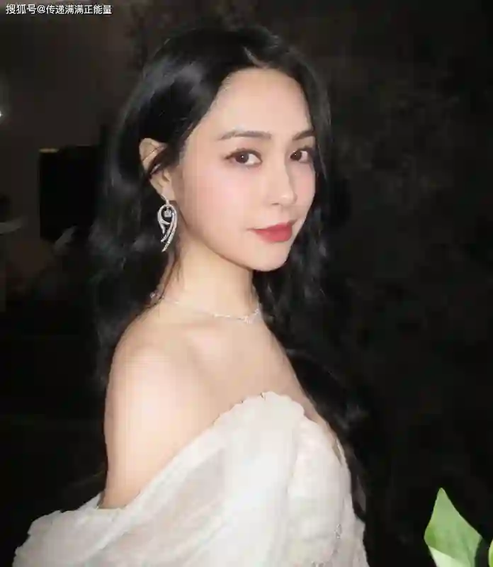 44岁阿娇美上热搜：从被群嘲到逆袭女神，她做对了这3件事！