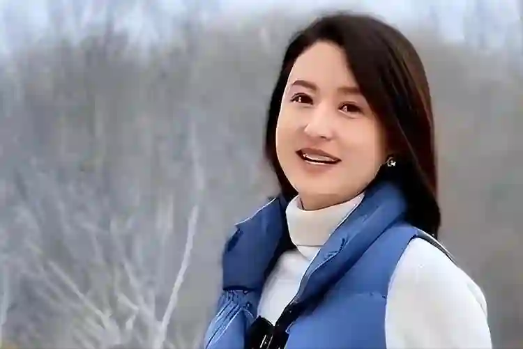 嫁70岁富翁？包养4个男人？曾是央视女主持私生活谣言有多离谱？