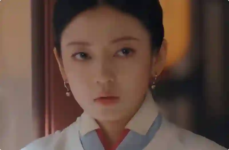 “颜值高是美女，脖子一露全毁形象，5位女星短脖尴尬曝光！”