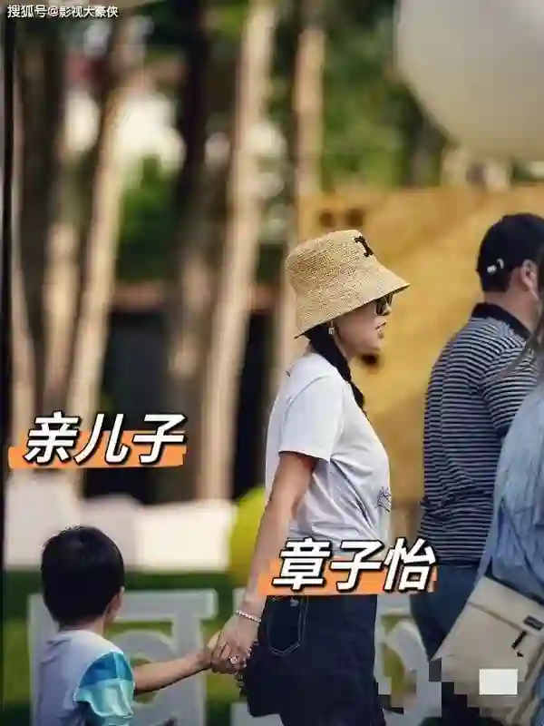 章子怡接儿子放学被拍，4岁醒醒帅成小男神，网友：这基因太强大了