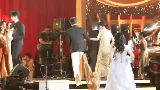 不知道的还以为你俩官宣结婚了…