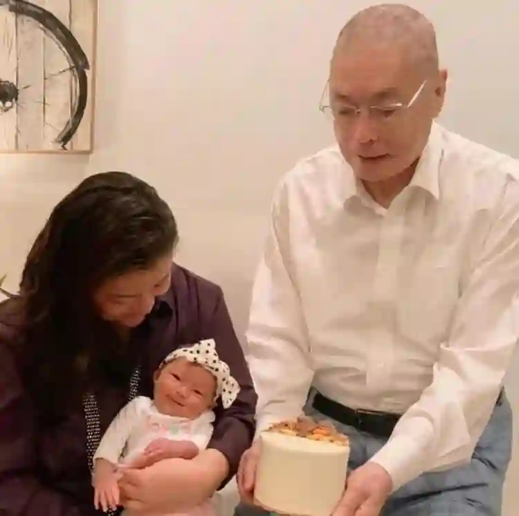 86岁钢琴大师刘诗昆晒娃，女儿4岁儿子1岁半，网友：比张纪中厉害