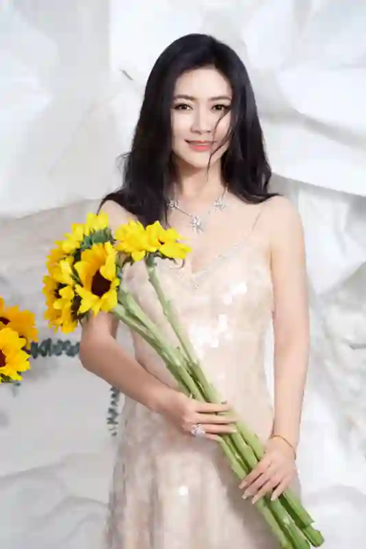 著名演员田海蓉亮相大影节，寄语青年影人勇敢追梦