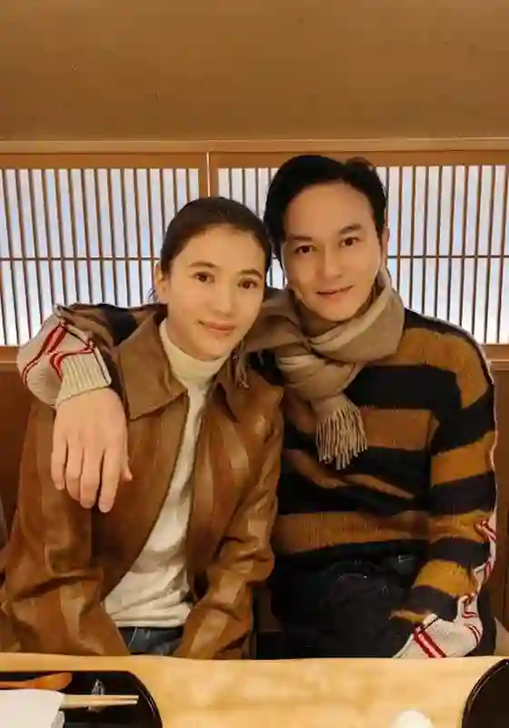 张智霖袁咏仪儿子高中毕业，魔童走路驼背，除了个高真没长过父母