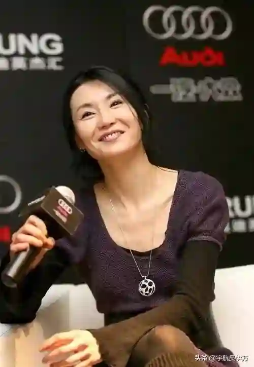 万万没想到，单身未育的张曼玉，如今在60岁活成了人生赢家