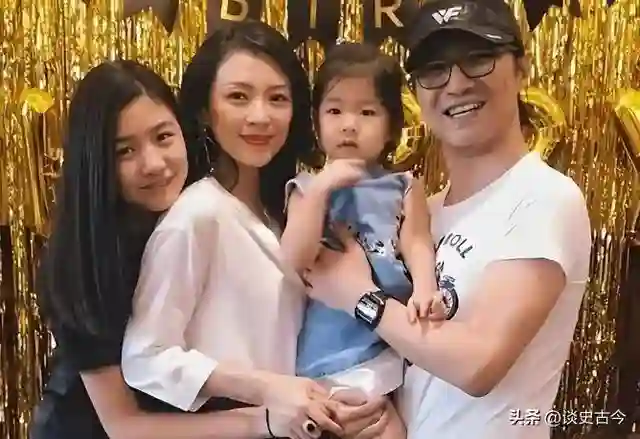 章子怡深夜发文，离婚不到两年，她和汪峰高下立判“胜负已分”
