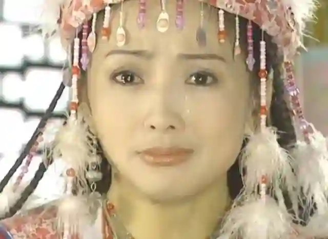 25岁香消玉殒！《还珠》最美香妃去世24年：父亲哥哥随她而去，只剩他年年扫墓