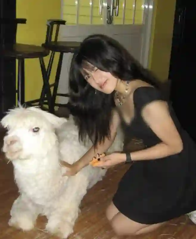 贾静雯女儿晒照，梧桐妹摘掉鼻环，卸了浓妆，美回19岁该有的样子