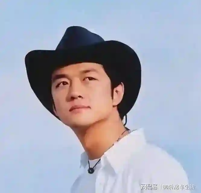 柯蓝52岁选择丁克生活，李亚鹏对她的态度引关注