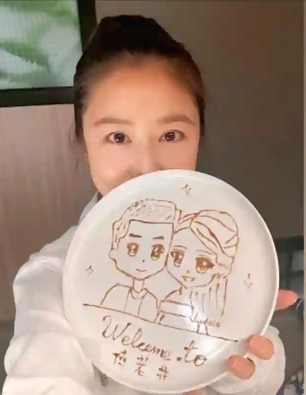 霍建华私下聚会被偶遇，四男二女喝到微醉，全程没看到老婆林心如