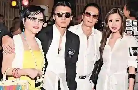 她曾一年更换7任男友，肆意妄为未婚生女，如今四十二岁无人敢娶