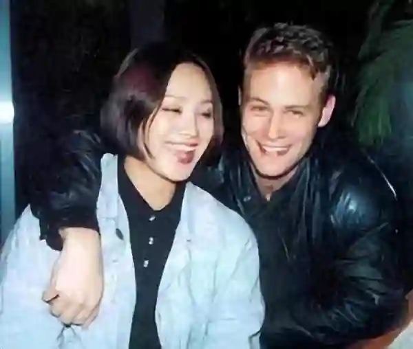离婚两年，汪峰用求婚规格给宁静庆生，彻底撕碎章子怡最后的体面