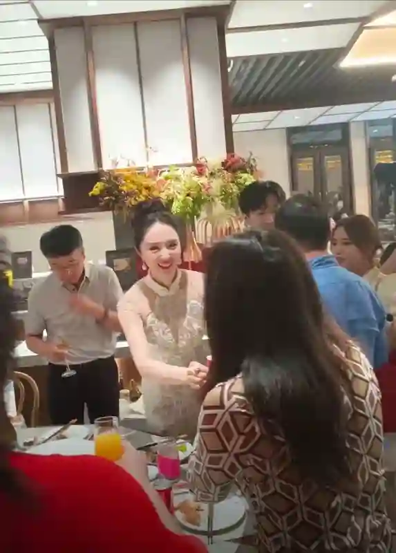 董璇二婚对象疑似演员张维伊 婚宴照曝光