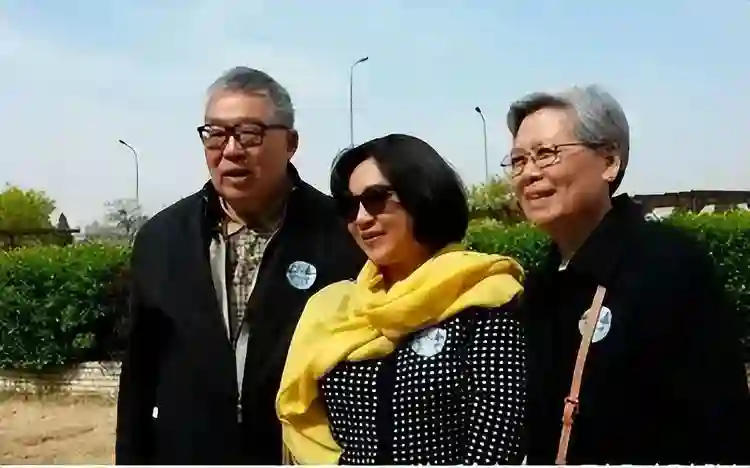 李连杰罕见谈4个女儿：前俩养的很凑合，利智生的，疼爱却很笨拙