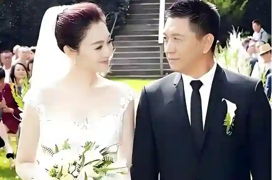 女演员与他同居5年，将美好的年华都给了他，他却选择和闺蜜结婚