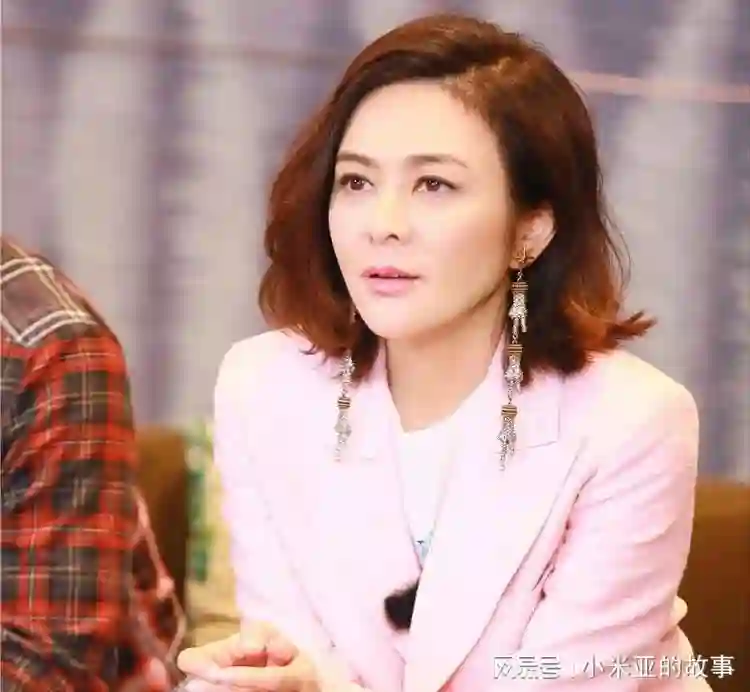 住着上亿豪宅，却无儿无女靠弟弟养老，63岁的关之琳后悔了吗