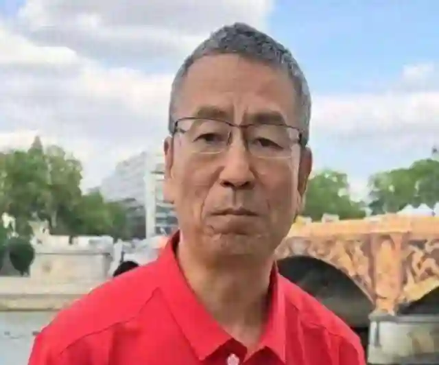 “央视一哥”白岩松被病痛折磨，曾多次想不开，56岁白发满头