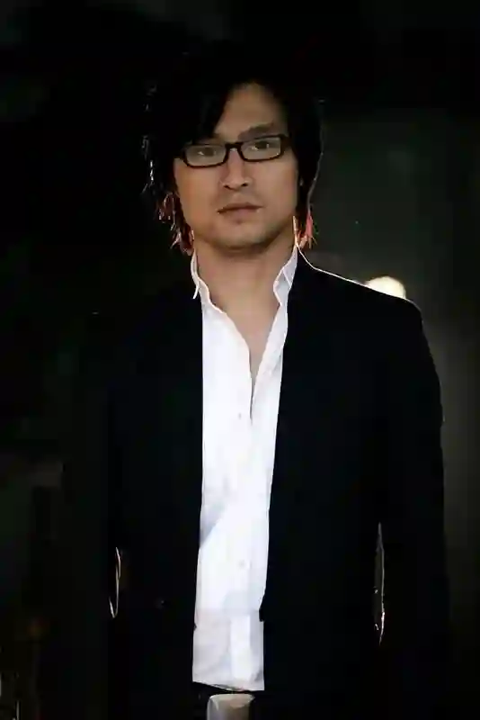 离婚两年，汪峰用求婚规格给宁静庆生，彻底撕碎章子怡最后的体面