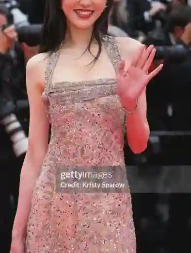 罗马这一夜，刘亦菲的“水桶腰、麒麟臂”是对内娱畸形审美的反击