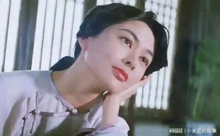 住着上亿豪宅，却无儿无女靠弟弟养老，63岁的关之琳后悔了吗