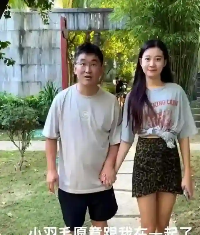 忘本？大鹏被网红姜涛讨要结婚份子钱，被爆不回消息，已结识10年