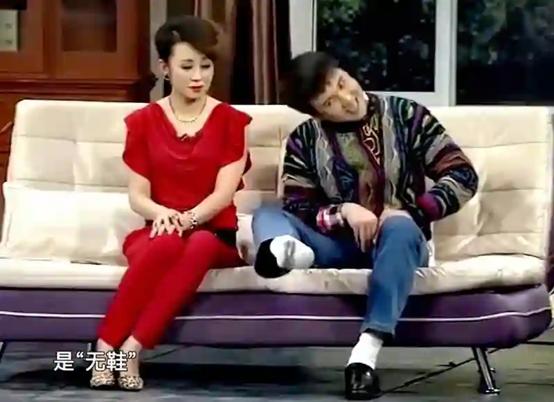 时隔七年，王菲戴着两个虾片（未炸版）再登春晚