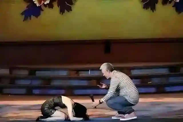 一手好牌打的稀碎，拿离婚当噱头、“背刺”星爷的黄圣依令人唏嘘