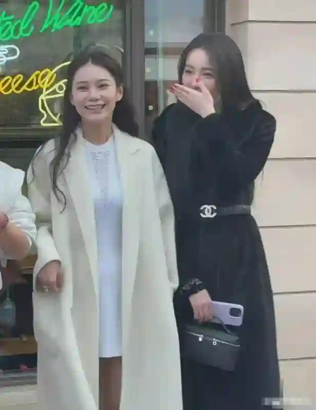 汪小菲老婆被偶遇!离开了奇奇怪怪的美颜,马筱梅漂亮得像洋娃娃