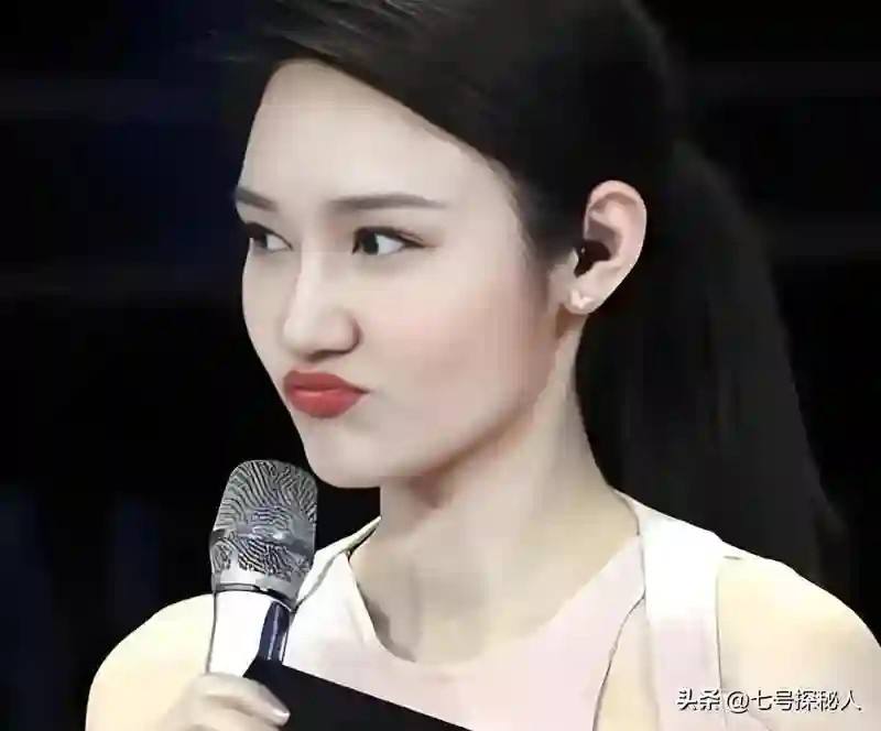 至今未嫁的4位央视女主持，个个情史干净，最大52岁最小35岁