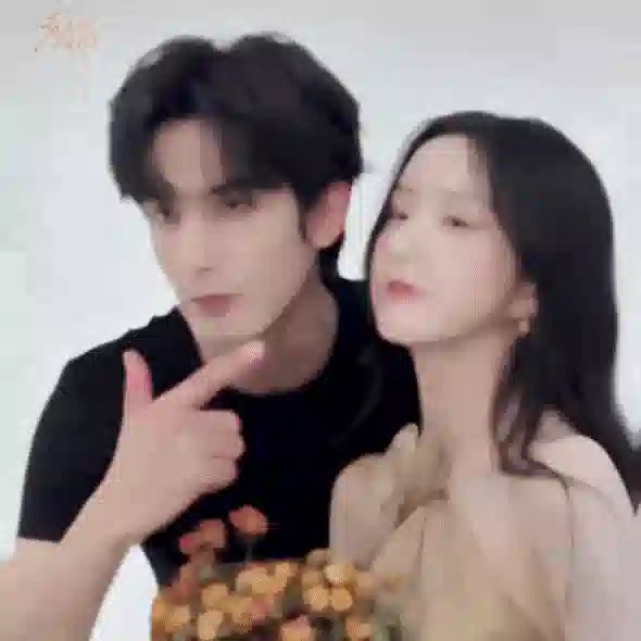 这两张脸谈恋爱，怎么可能有人反对？