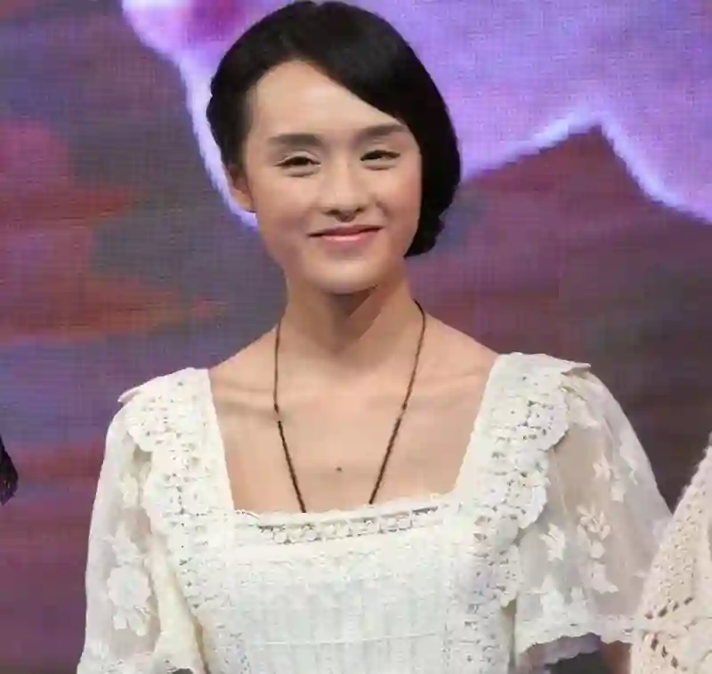 饶敏莉：17岁登上春晚，当老师“包养”影帝12年，如今却选择离婚