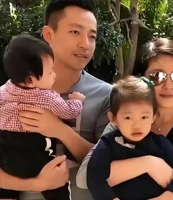 大S孩子正脸照曝光，玥儿长得太像大S，汪小菲一招和S妈划清界限