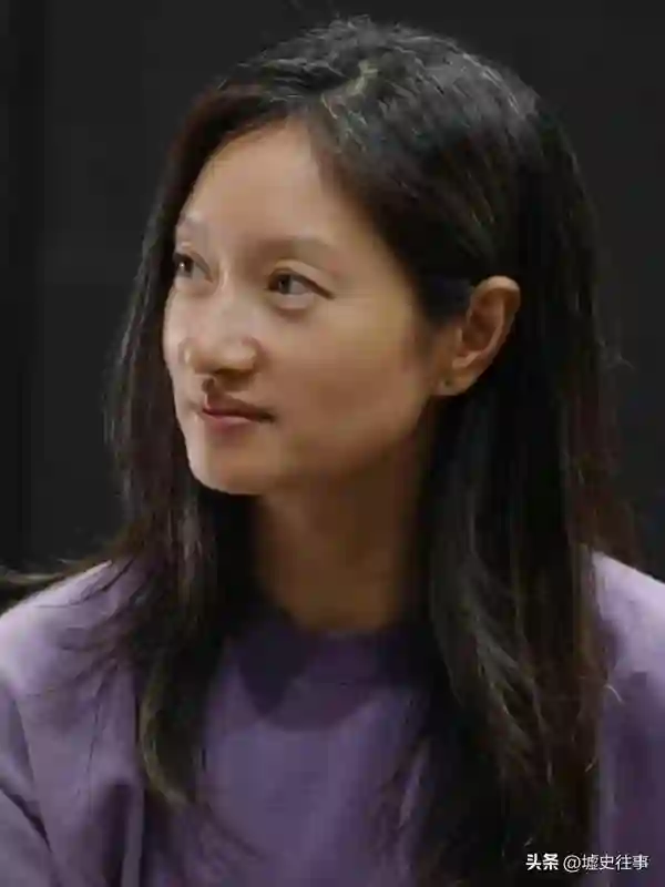 沈佳妮终于不忍了！颜值衰老还被疑离婚，她晒素颜正面刚：就这样