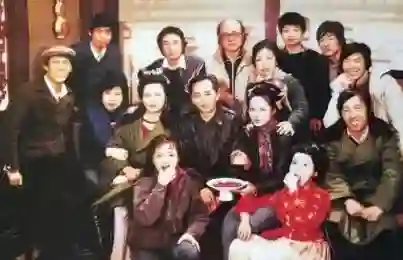 他入戏太深自诩是贾宝玉，追求陈晓旭被拒，32岁酗酒暴病永远离开