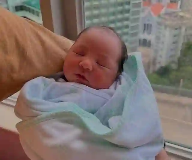 恭喜！香港知名富家千金宣布剖腹生下混血男婴，时隔三年再当妈妈