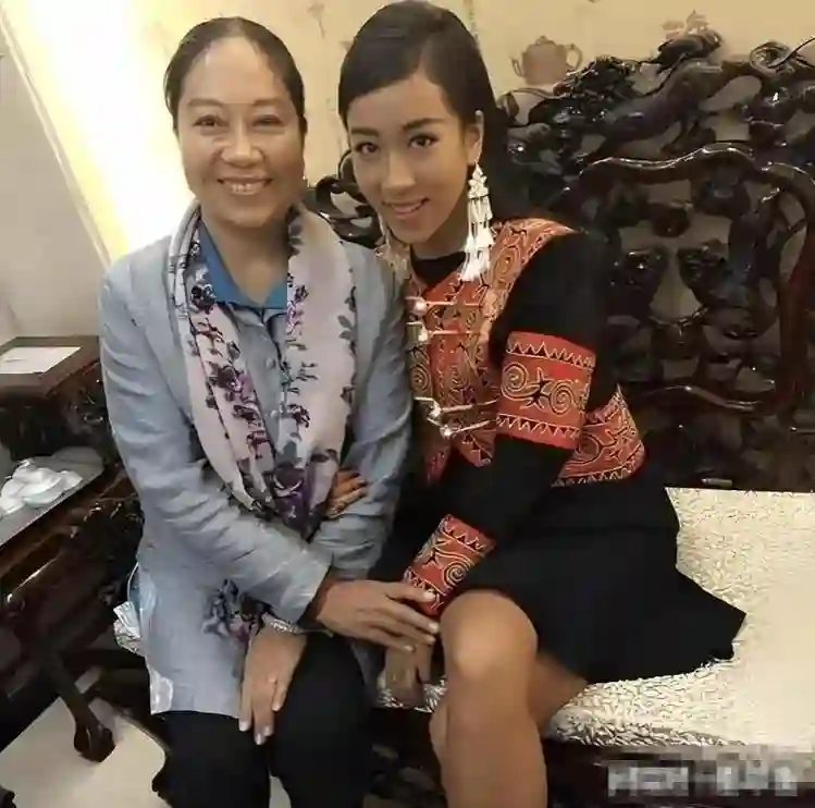 满嘴谎话，知三当三，娱乐圈的虚伪在吉克隽逸身上体现得淋漓尽致