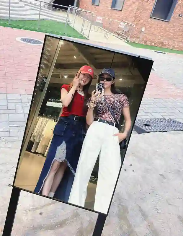 宋茜陈梦同框晒合影！外出享美食互动温馨，心情大好状态佳