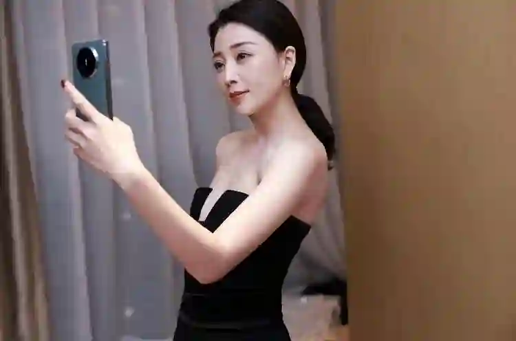 殷桃：演员中的女老板，有过多段情史，如今早已过上神仙般的生活