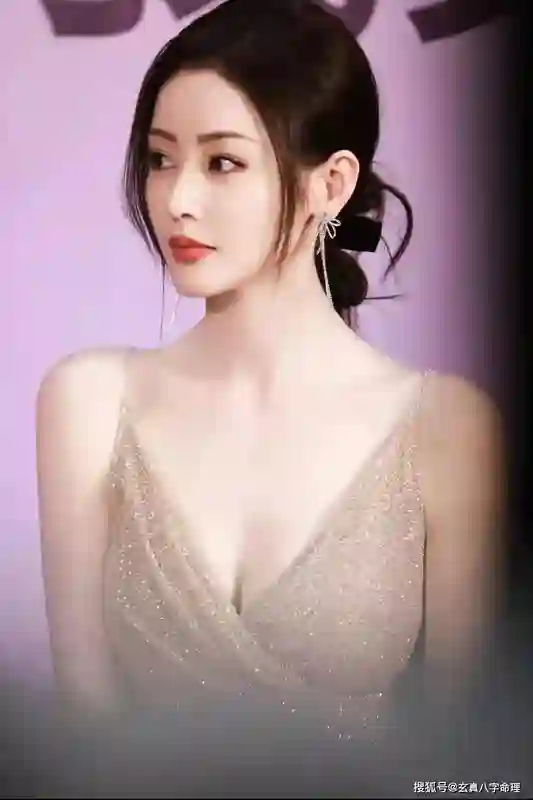 他的前女友是吴昕，前未婚妻是张天爱，如今37岁了，升级当上了老爸