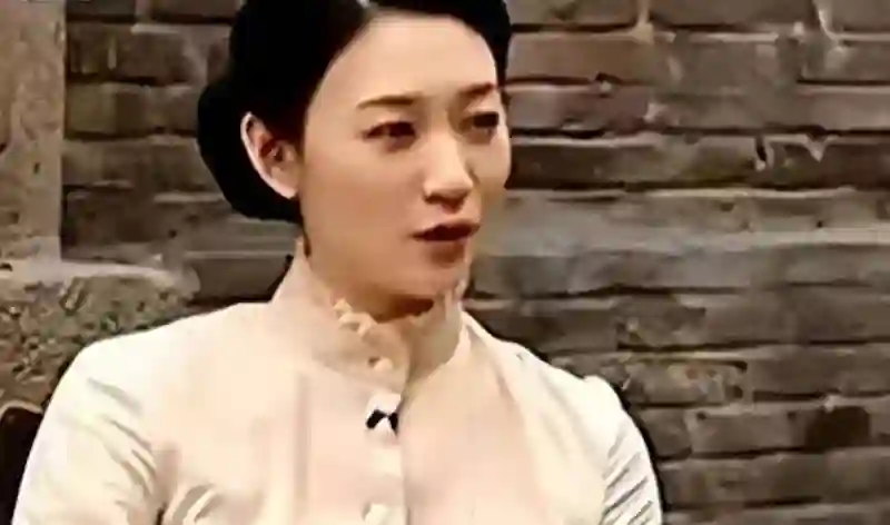 “冻龄女神”李小冉：情人害男友惨遭砍伤，陷害网暴致命打击